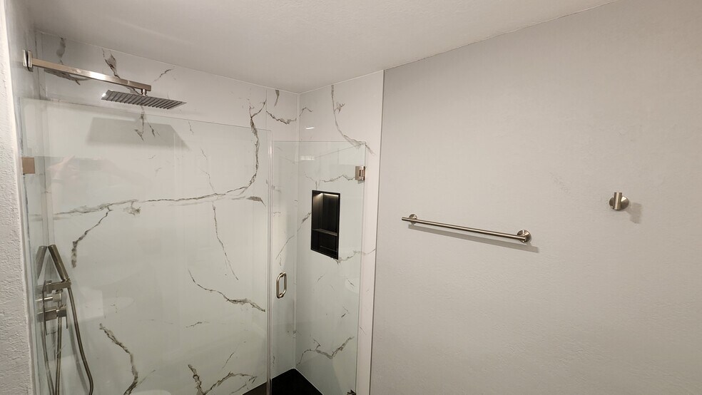 Building Photo - 2605 N Pinon Ridge Dr