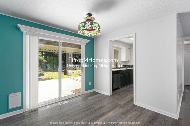 Building Photo - Charming Oregon City Home on 1/2 Acre - Fully Fenced Yard!