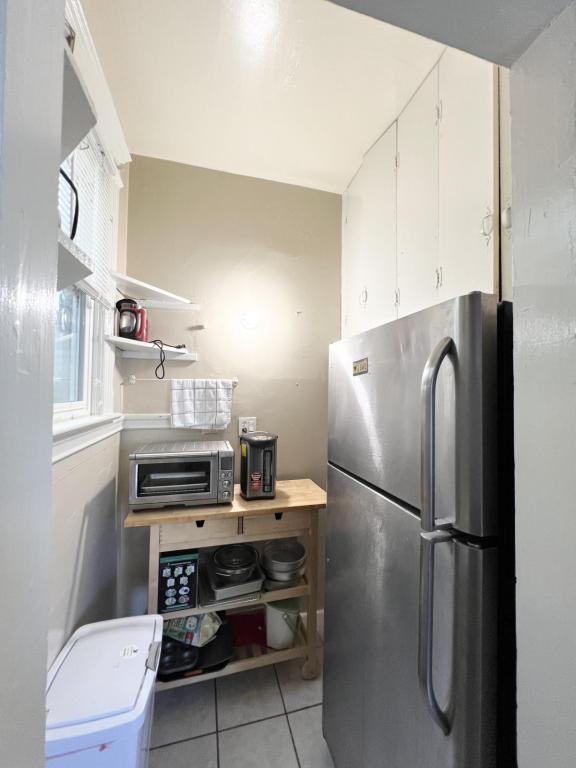 Building Photo - 549 6th Ave