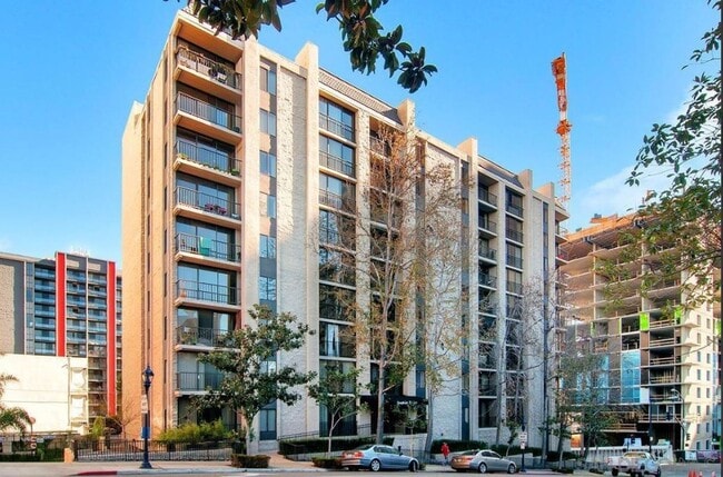 Primary Photo - 1 bed /1 bath in Downtown San Diego