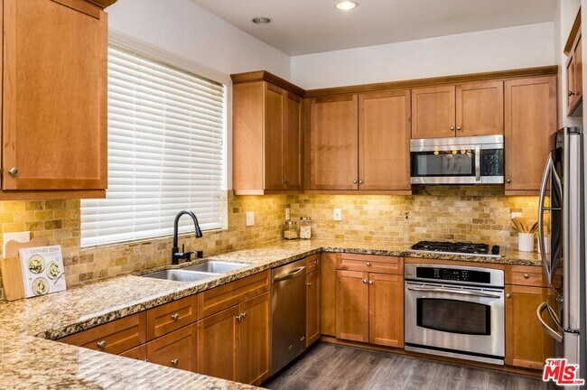 Building Photo - 11851 Laurelwood Dr
