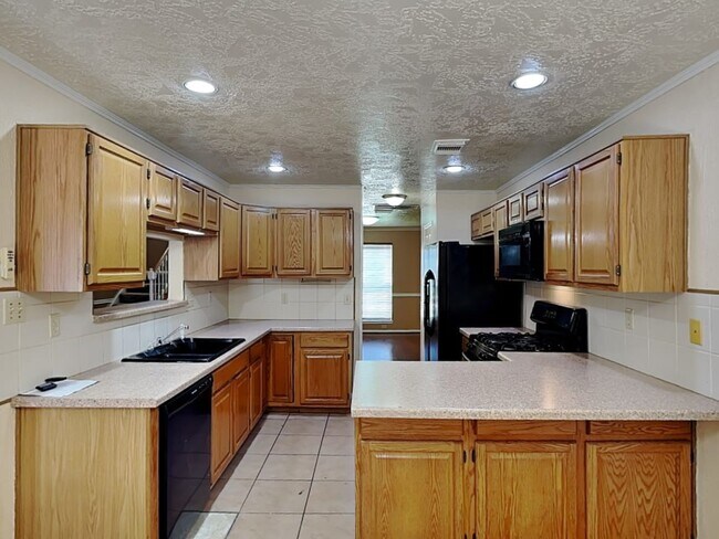 Building Photo - 1028 Chesterwood Dr