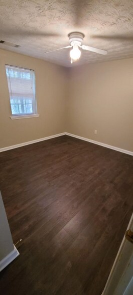 Building Photo - 419 Pine Crest Cir
