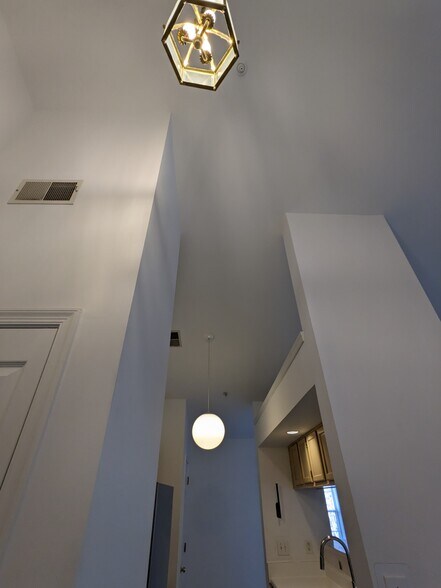 Building Photo - 13101 Briarcliff Ter