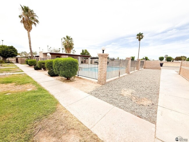 Building Photo - 1465 E Laguna Pl