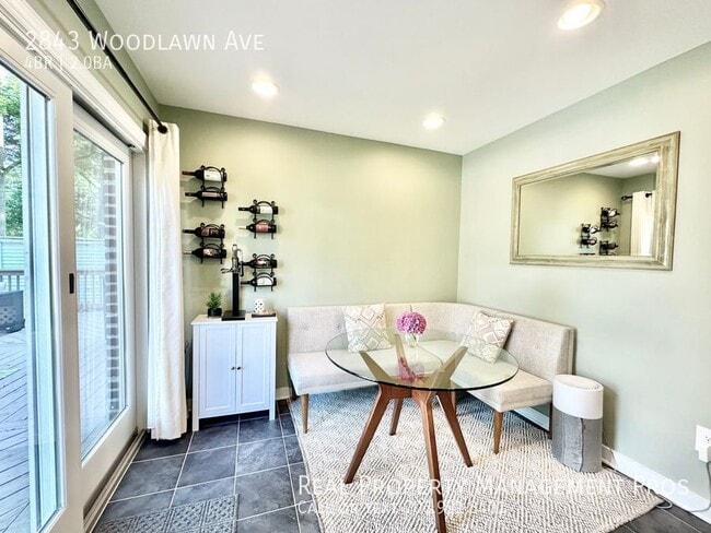 Building Photo - 2843 Woodlawn Ave
