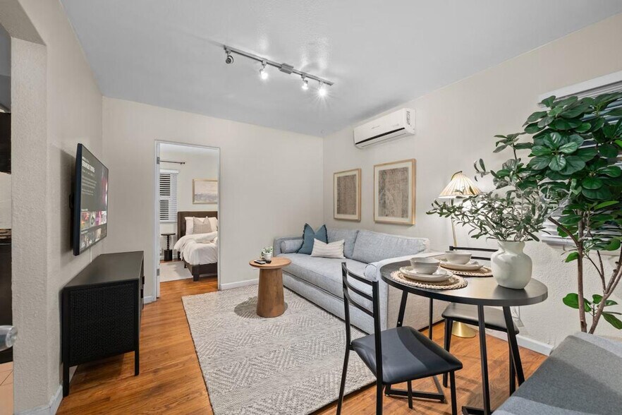 Primary Photo - 223 28th St