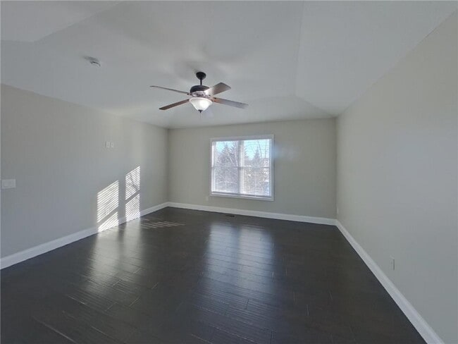 Building Photo - 606 Lincoln Dr NE