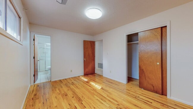 Building Photo - NORTH VALLEY 3 Bedroom  2 Bath