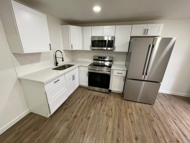 Building Photo - 844 N Basalt