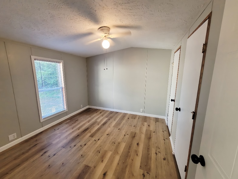 Building Photo - 44 Deerwood Park