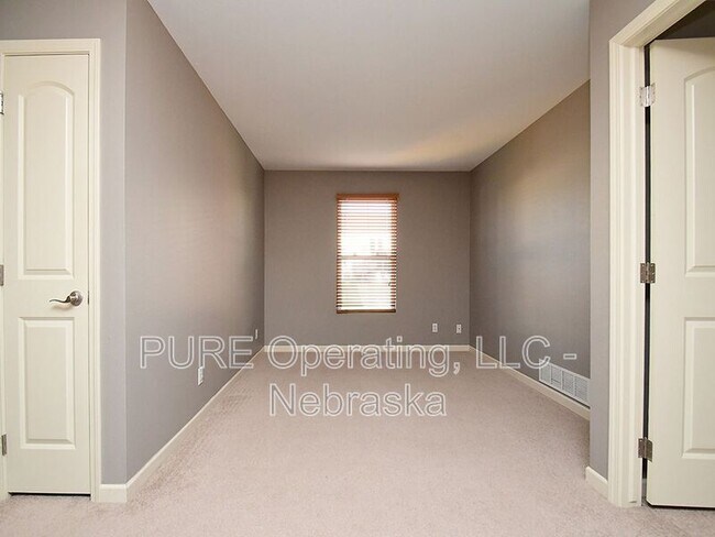 Building Photo - 16258 Loop St