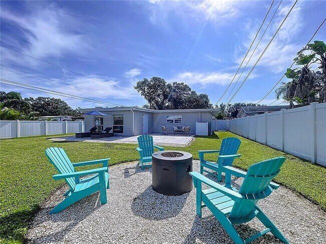 Building Photo - Modern luxury meets Florida charm in this ...