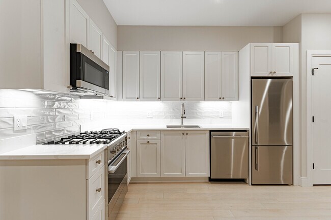 Primary Photo - 196 Green St