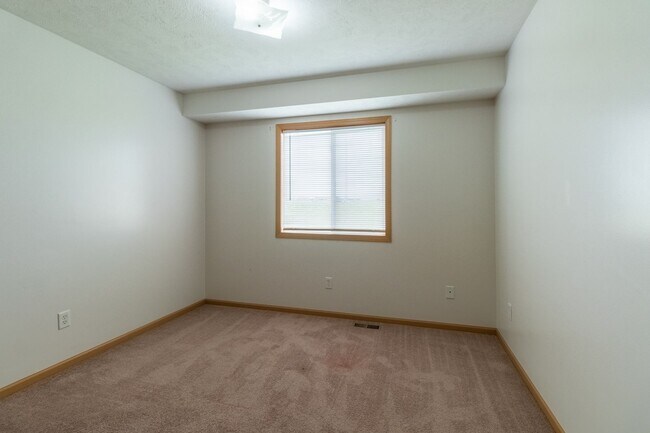 Building Photo - Great Home Close to New Schools and the Fallbrook YMCA