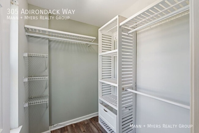 Building Photo - 305 Adirondack Way