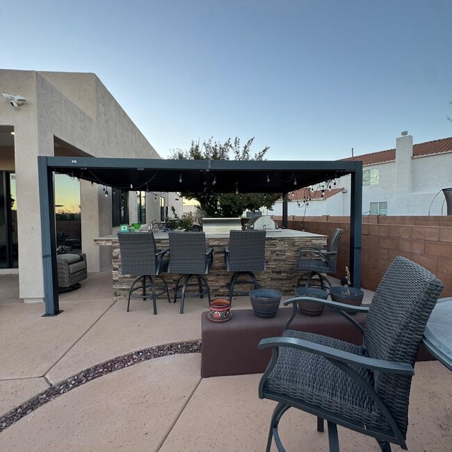 Building Photo - 1111 Vista De Los Alamos