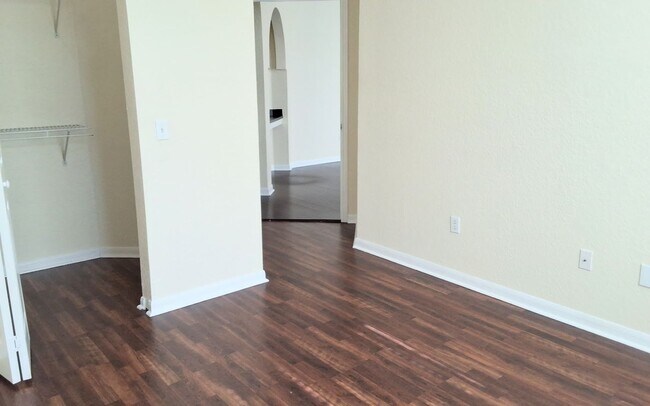 Building Photo - City View Wood Floor Updated Kitchen  2/2 condo at Park North Downtown Orlando