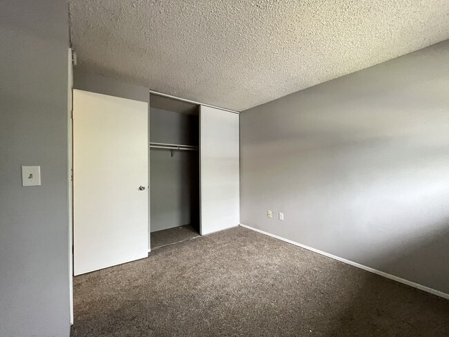 Building Photo - 4911 SW Beaverton Hillsdale Hwy