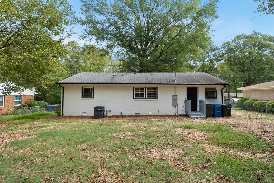 Back of house - 2910 Driftwood Dr