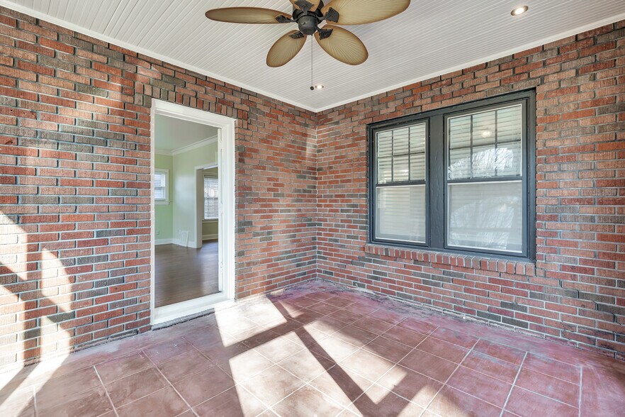 Building Photo - 109 E 26th Pl