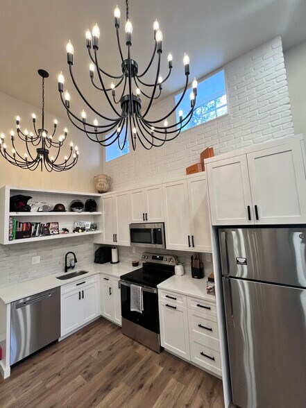 Building Photo - 2614 Boston Post Rd