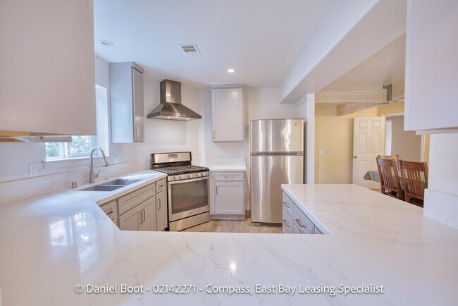 Building Photo - 2141 Ward St