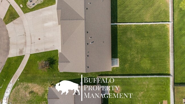 Building Photo - 4215 Roy Cir