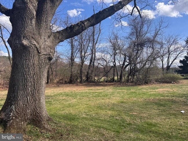 Building Photo - 1212 W King Rd