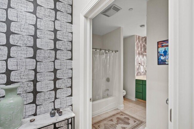 Building Photo - 1905 N Water St