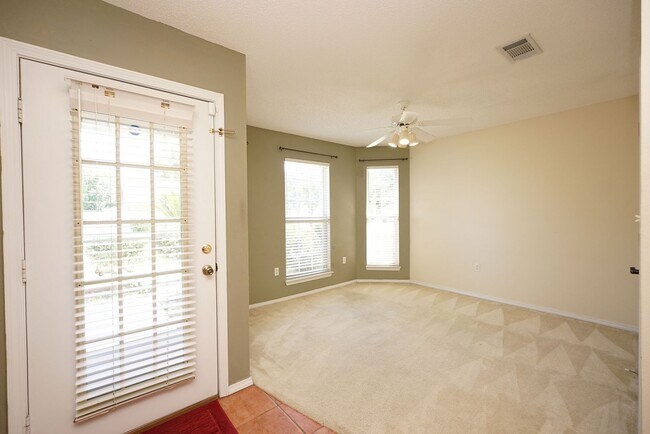 Building Photo - Great Location in Fort Walton Beach