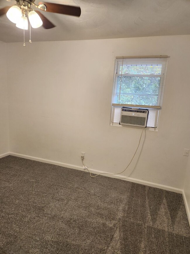 Building Photo - FOR RENT - PORTSMOUTH