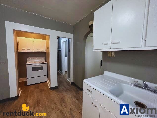 Building Photo - 322 S. 11th-Unit A (Upstairs)