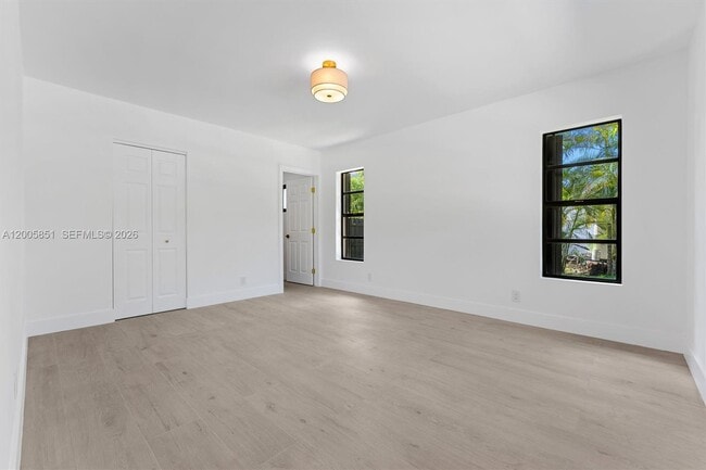Building Photo - 401 SW 63rd Terrace