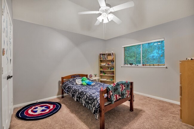 Building Photo - 301 Oak Creek Ln