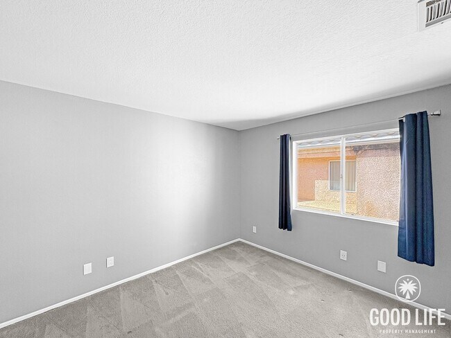 Building Photo - Spacious 4BR Home in Central Mira Mesa