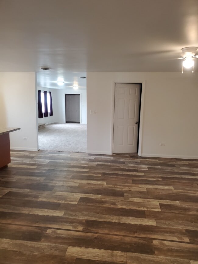 Building Photo - 531 E Dearborn St