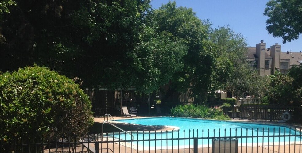 Community pool - 12697 Briar Patch Rd