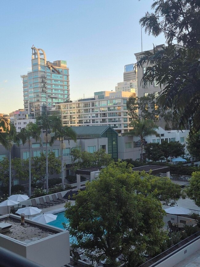 Building Photo - 600 W 9th St