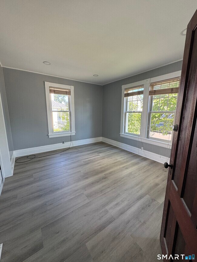 Building Photo - 11 Betts Pl