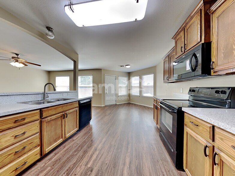 Building Photo - 5517 Parkview Hills Ln