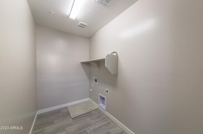 Building Photo - 21035 W Elm Way Ct