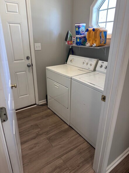 Building Photo - 2437 Appalachian Drive