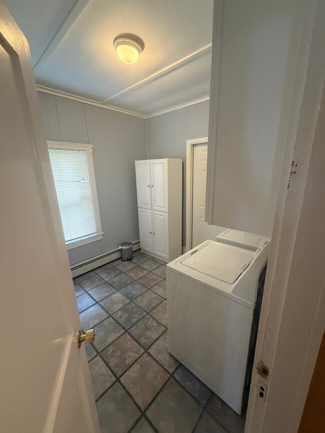 Building Photo - 923 W Boylston St
