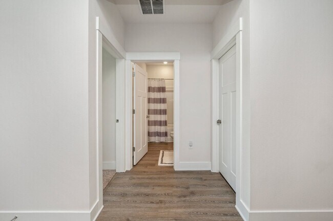Building Photo - Stunning 4 Bedroom, 3 Bath Home in Shoal R...