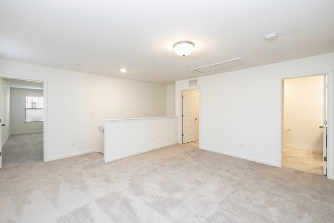 Building Photo - 121 Gaelic Dr