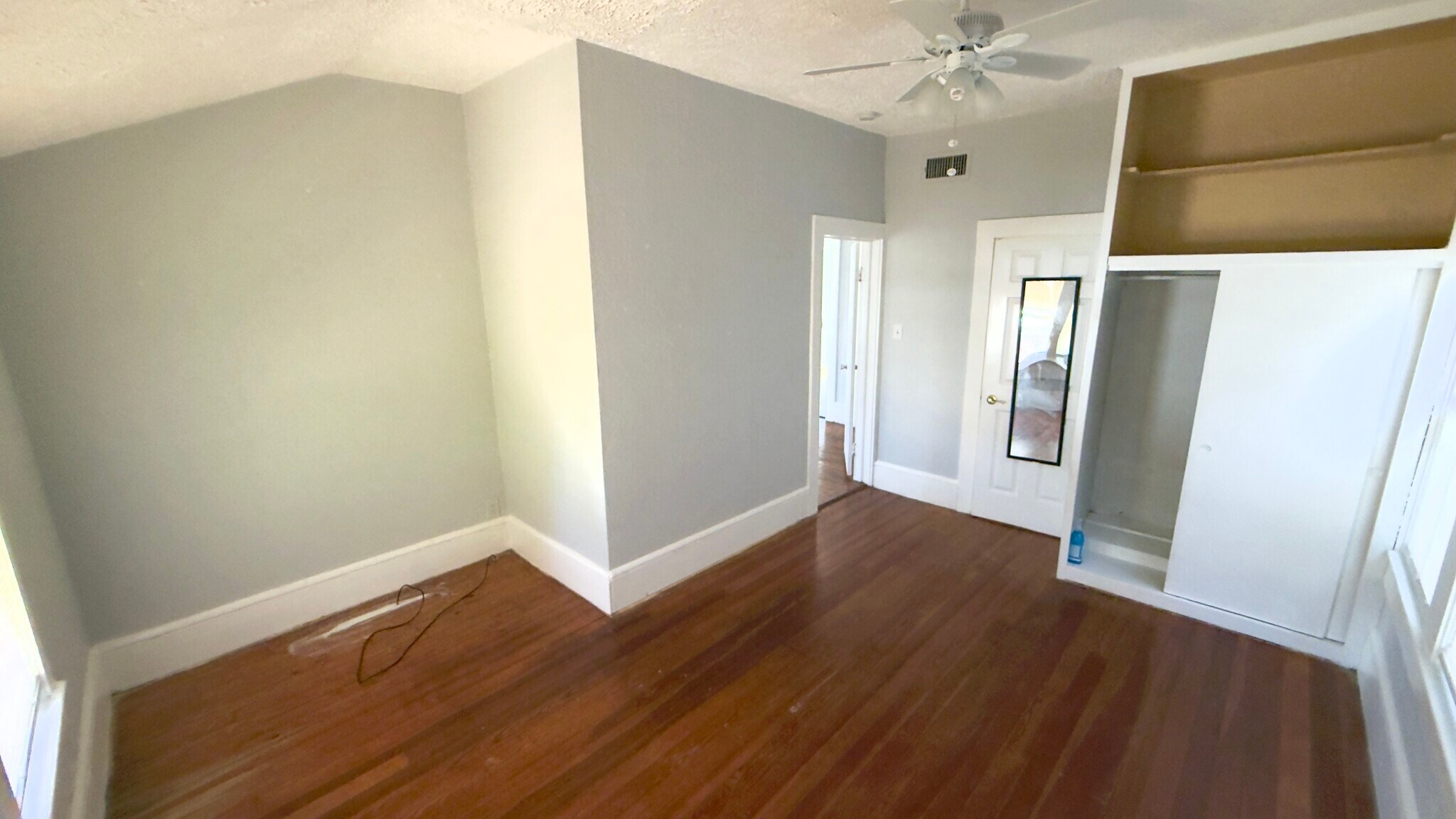 Master bedroom - 136 S Peninsula Dr