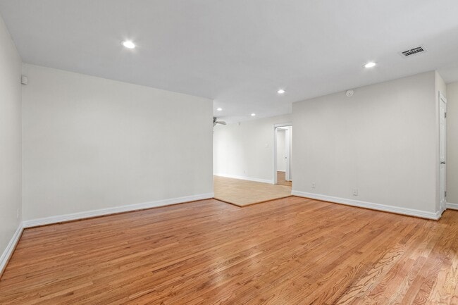 Building Photo - 10518 Mayfield Rd