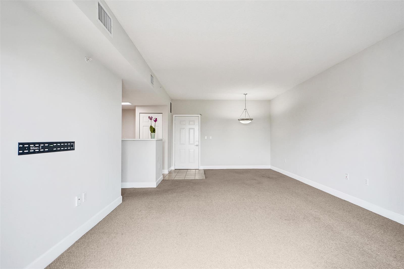 Building Photo - 50 Menores Ave