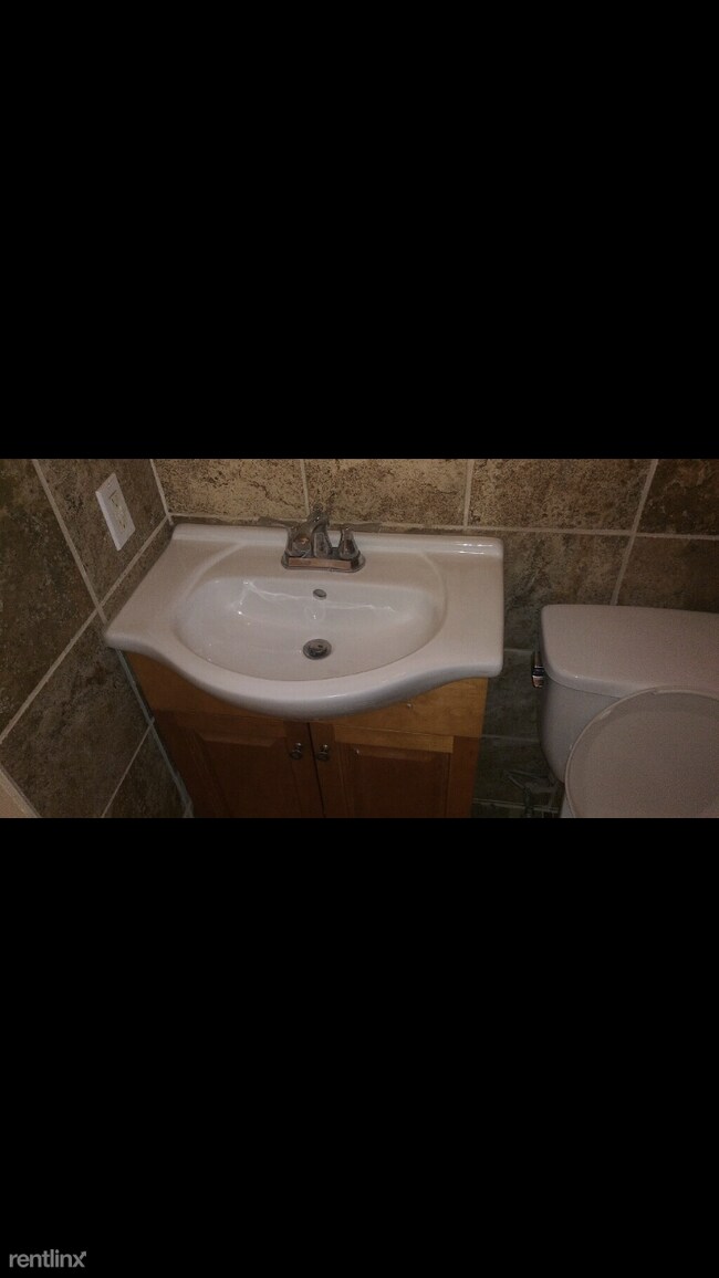 Building Photo - 2 br, 1 bath Duplex - 10118 Camshire Ct